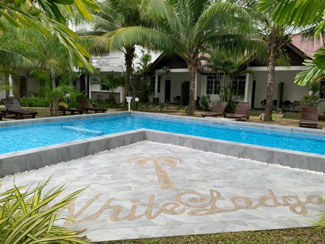White Lodge Pantai Cenang  Extérieur photo