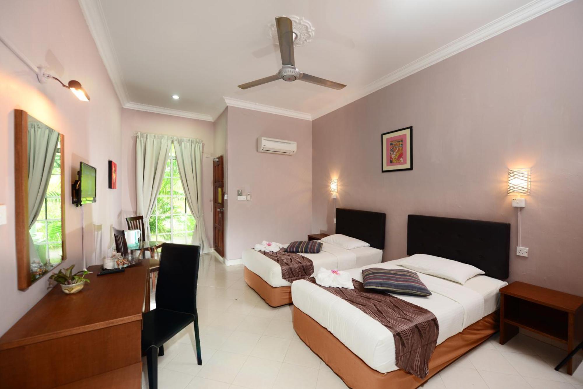 White Lodge Pantai Cenang  Extérieur photo
