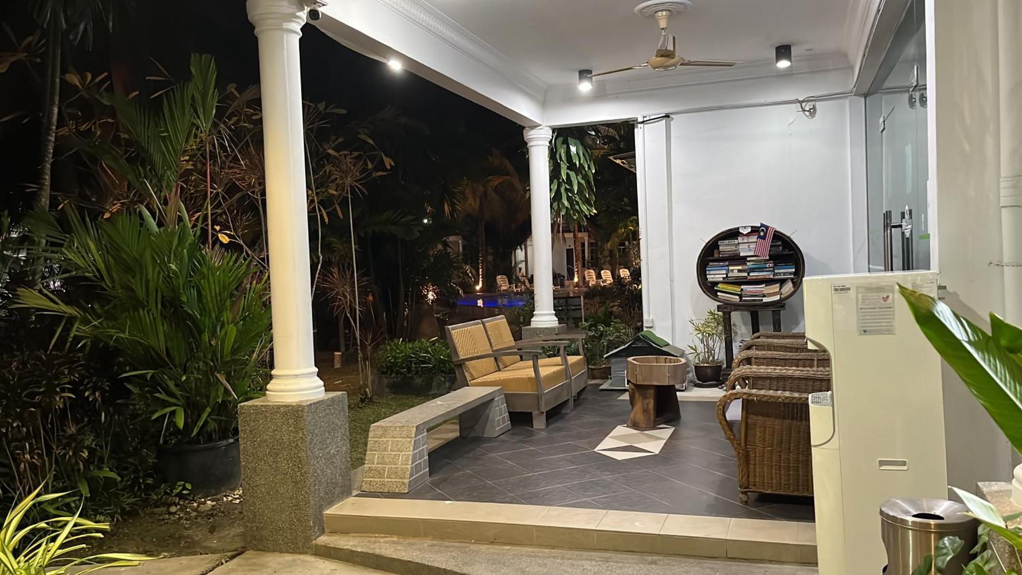 White Lodge Pantai Cenang  Extérieur photo